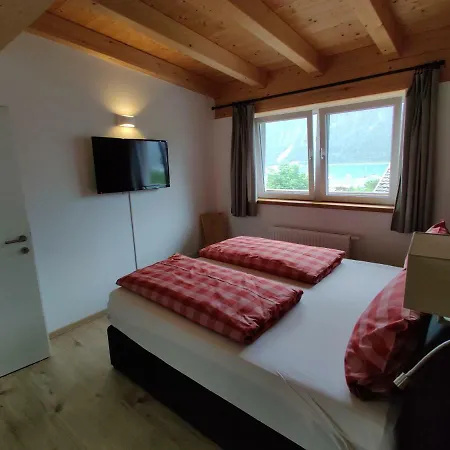 Traumhafter Seeblick: Ferienwohnung 